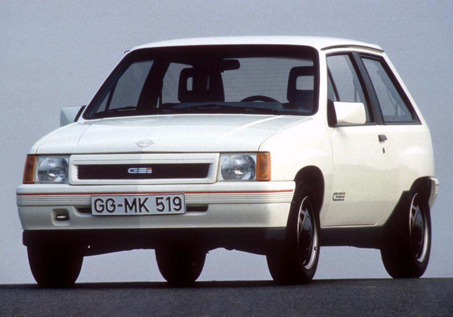  Opel Corsa GSi (A) 1988 года  (фото 11 из 21)